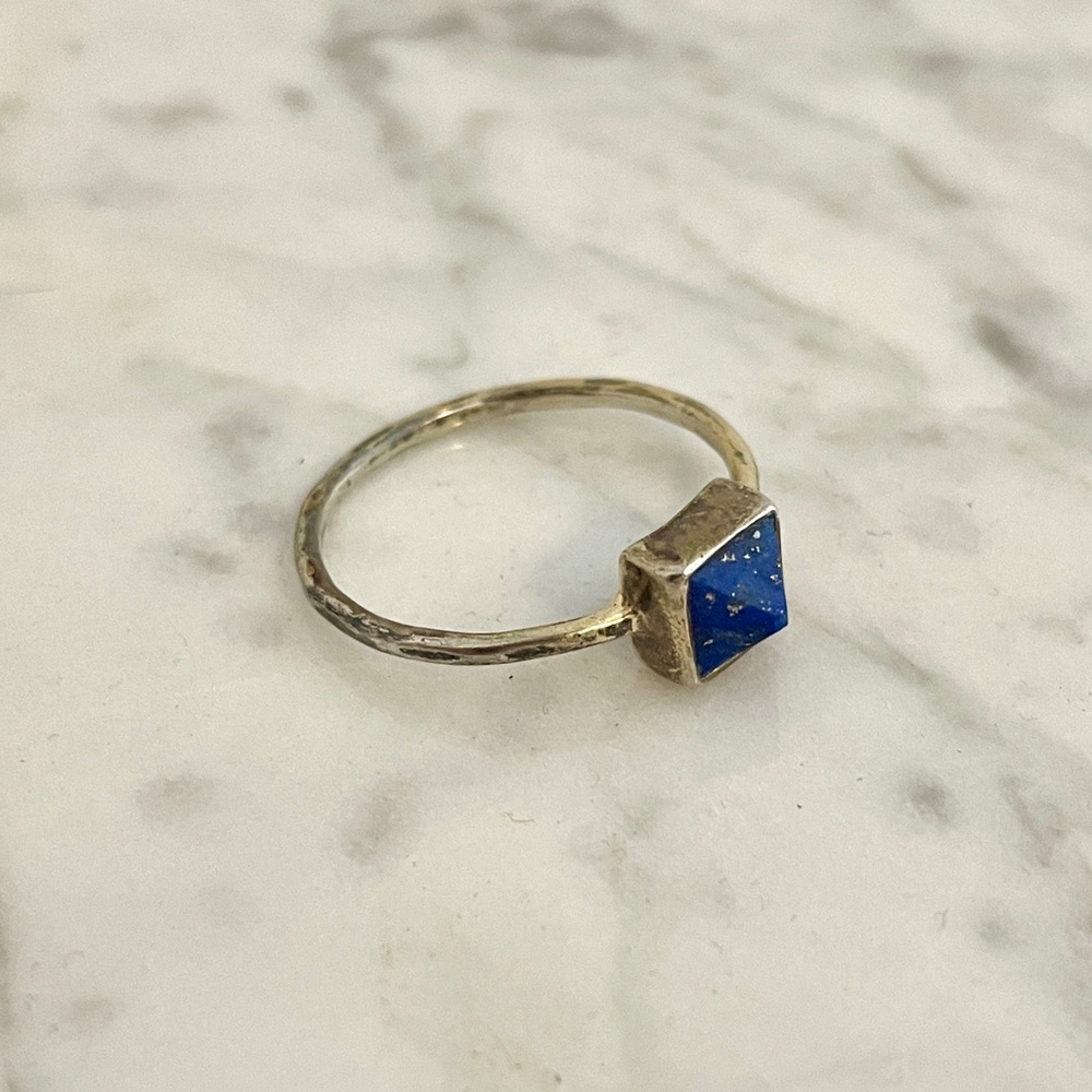 Lapis lazuli pyramid ring